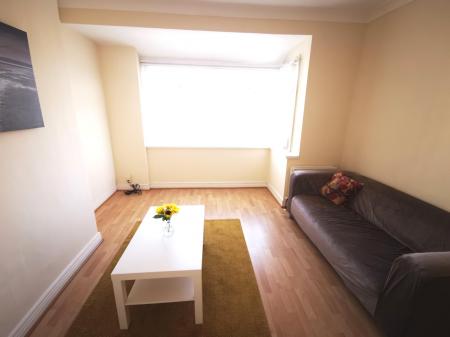 2 bedroom Flat to let in Kelvin Place, Forest Hall, NE12