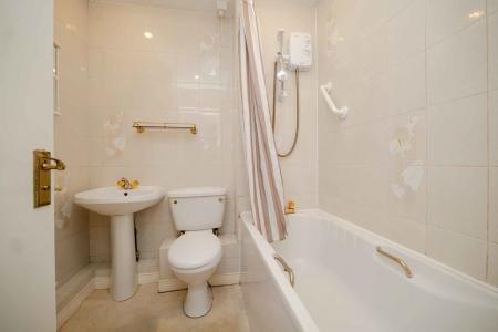 2 bedroom Apartment to let in Manor Court, Westoe, South Shields, NE33