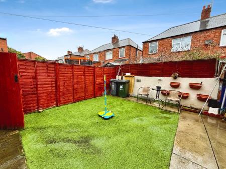 2 bedroom Flat for sale in Elton Street East, Wallsend, NE28