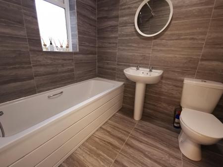 3 bedroom Flat to let in Vicars Lane, Longbenton, Newcastle upon Tyne, NE7