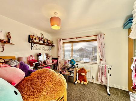 3 bedroom End of terrace house for sale in Shearwater Avenue, Newcastle upon Tyne, NE12