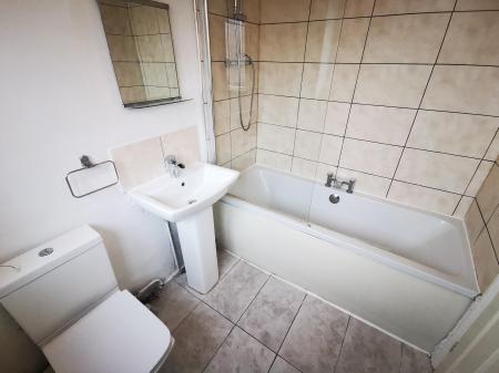 2 bedroom Flat to let in Alfred Avenue, Bedlington, Northumberland, NE22