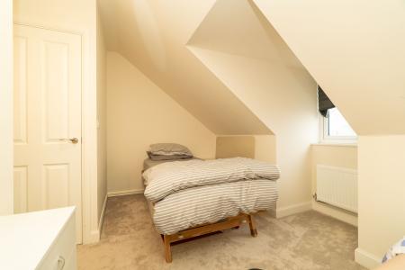 4 bedroom Town house for sale in Greenhead Drive, Walkergate, Newcastle upon Tyne, NE6