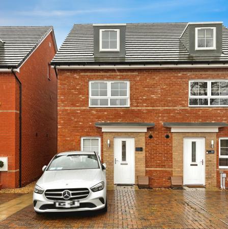 4 bedroom Town house for sale in Greenhead Drive, Walkergate, Newcastle upon Tyne, NE6