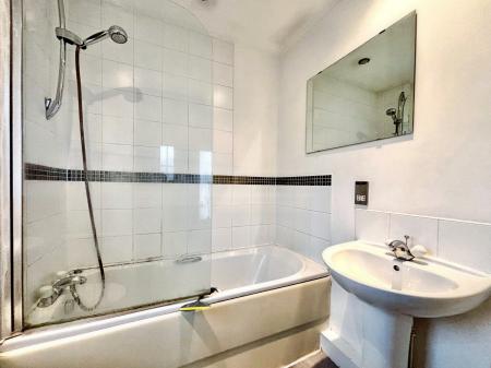 2 bedroom End of terrace house for sale in Queensbury Gate, Longbenton, Newcastle upon Tyne, NE12