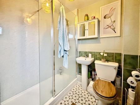 3 bedroom End of terrace house for sale in Stoneleigh Place, Longbenton, Newcastle upon Tyne, NE12