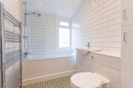 2 bedroom Flat to let in Bovill Road, Honor Oak, London, SE23