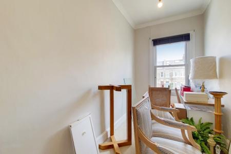 2 bedroom Flat to let in Lordship Lane, East Dulwich, London, SE22