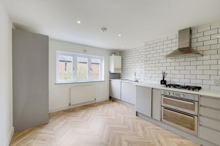 2 bedroom Flat to let in Lordship Lane, East Dulwich, London, SE22