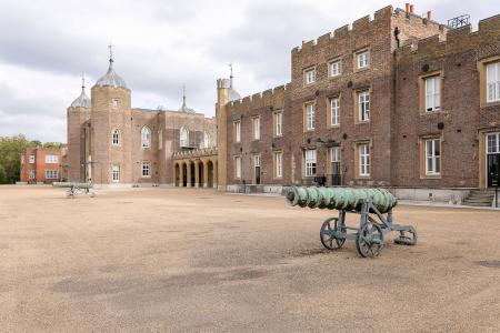 3 bedroom Flat to let in Wellesley Road, Shooters Hill, London, SE18