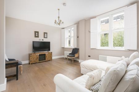3 bedroom Flat to let in Wellesley Road, Shooters Hill, London, SE18