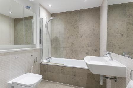 3 bedroom Flat to let in Wellesley Road, Shooters Hill, London, SE18