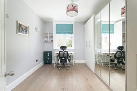 3 bedroom Flat to let in Wellesley Road, Shooters Hill, London, SE18