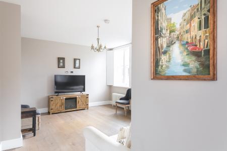 3 bedroom Flat to let in Wellesley Road, Shooters Hill, London, SE18