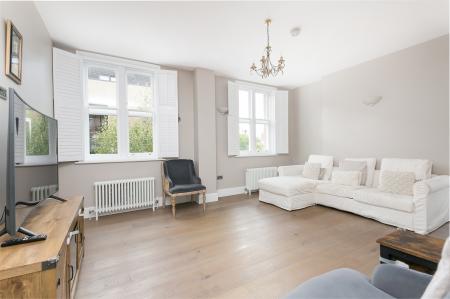3 bedroom Flat to let in Wellesley Road, Shooters Hill, London, SE18
