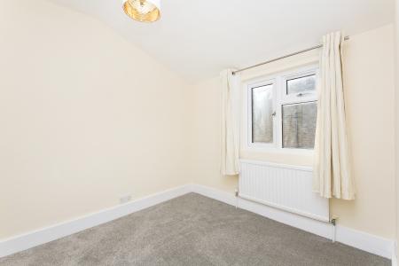 2 bedroom Flat to let in Barry Road, East Dulwich, London, SE22