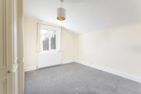 2 bedroom Flat to let in Barry Road, East Dulwich, London, SE22