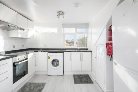 2 bedroom Flat to let in Barry Road, East Dulwich, London, SE22
