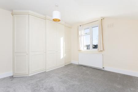 2 bedroom Flat to let in Barry Road, East Dulwich, London, SE22
