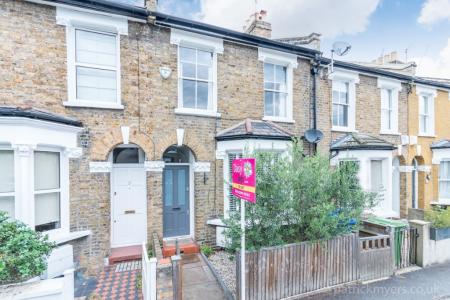 2 bedroom Terraced House to let in Landells Road, East Dulwich, London, SE22