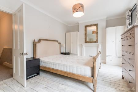 2 bedroom Terraced House to let in Landells Road, East Dulwich, London, SE22