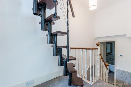 2 bedroom Terraced House to let in Landells Road, East Dulwich, London, SE22