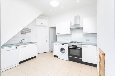 2 bedroom Flat to let in Landells Road, East Dulwich, London, SE22