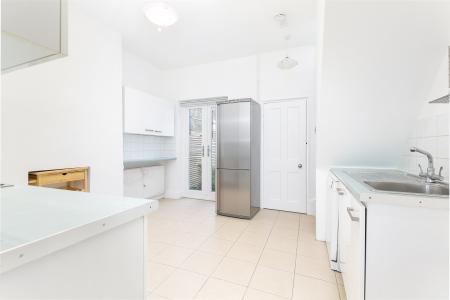 2 bedroom Flat to let in Landells Road, East Dulwich, London, SE22