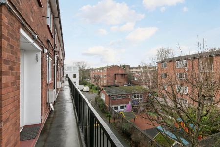3 bedroom Flat to let in Malpas Road, Brockley, London, SE4