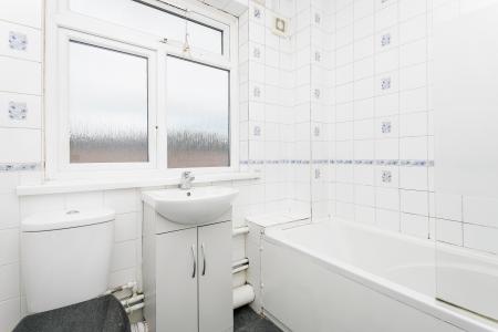 3 bedroom Flat to let in Malpas Road, Brockley, London, SE4