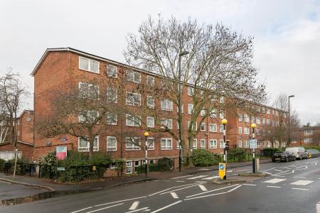 3 bedroom Flat to let in Malpas Road, Brockley, London, SE4