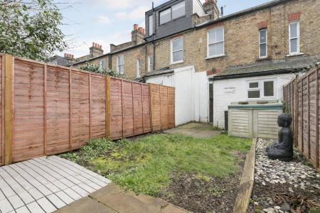 2 bedroom Terraced House to let in Pellatt Road, East Dulwich, London, SE22