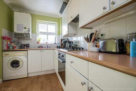 2 bedroom Flat to let in Enversham Court, Pearfield Road, Forest Hill, London, SE23