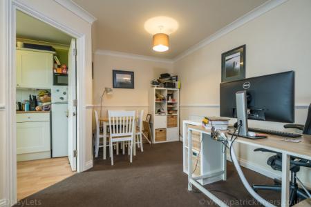 2 bedroom Flat to let in Enversham Court, Pearfield Road, Forest Hill, London, SE23