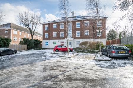2 bedroom Flat to let in Enversham Court, Pearfield Road, Forest Hill, London, SE23
