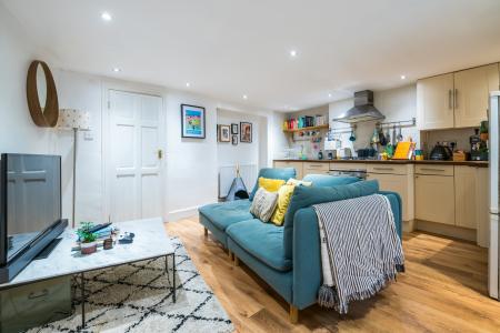 2 bedroom Maisonette to let in Dartmouth Road, London, SE26