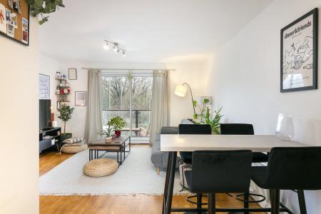 2 bedroom Flat to let in Highwood Close, East Dulwich, London, SE22