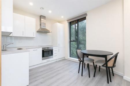 2 bedroom Flat for sale in Station Road, Sidcup, London, DA15