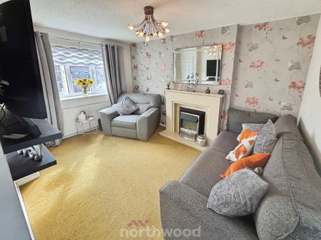 2 bedroom Semi-detached house for sale in Broadlands Close, Dunscroft, Doncaster, DN7