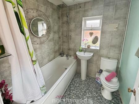 2 bedroom Semi-detached house for sale in Broadlands Close, Dunscroft, Doncaster, DN7