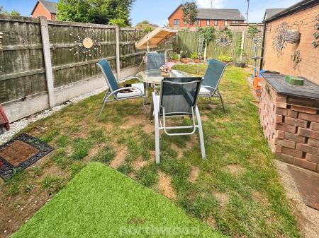 2 bedroom Semi-detached house for sale in Broadlands Close, Dunscroft, Doncaster, DN7