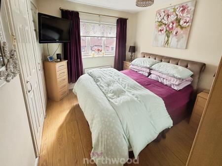 2 bedroom Semi-detached house for sale in Broadlands Close, Dunscroft, Doncaster, DN7