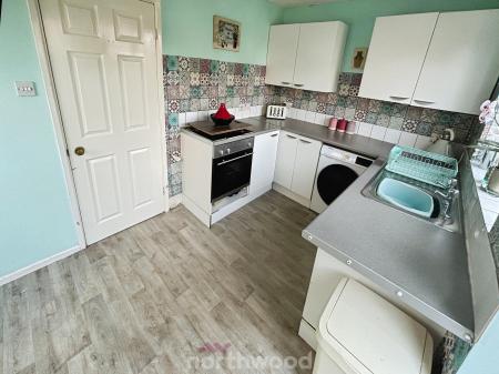 2 bedroom Semi-detached house for sale in Broadlands Close, Dunscroft, Doncaster, DN7