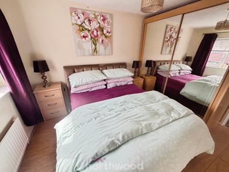 2 bedroom Semi-detached house for sale in Broadlands Close, Dunscroft, Doncaster, DN7