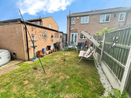 2 bedroom Semi-detached house for sale in Broadlands Close, Dunscroft, Doncaster, DN7