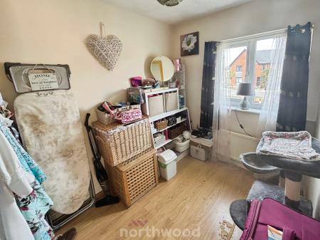 2 bedroom Semi-detached house for sale in Broadlands Close, Dunscroft, Doncaster, DN7