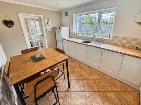 2 bedroom Semi-detached house for sale in Coronation Road, Stainforth, Doncaster, DN7