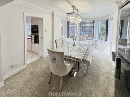 7 bedroom Detached house for sale in Doncaster Road, Hatfield, Doncaster, DN7