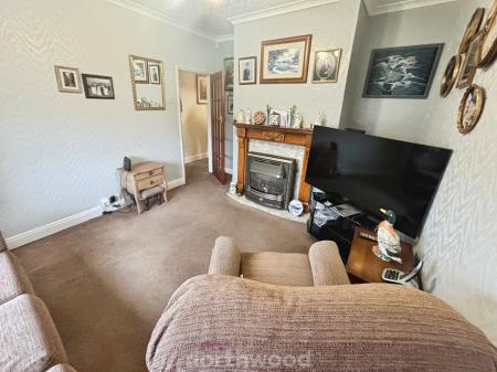 2 bedroom Semi-detached house for sale in High Street, Dunsville, Doncaster, DN7