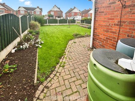 2 bedroom Semi-detached house for sale in High Street, Dunsville, Doncaster, DN7